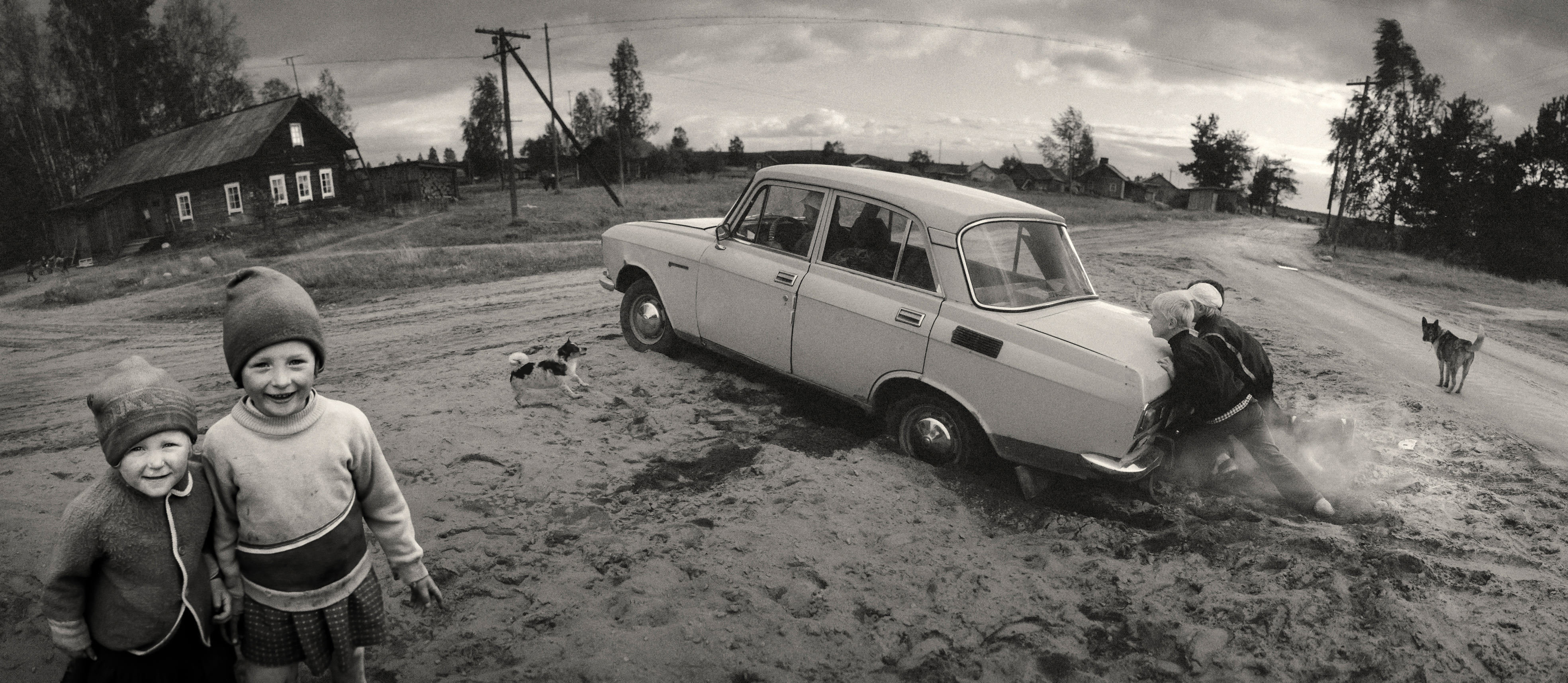 Pentti Sammallahti: Vuokkiniemi, 1991. Silver gelatin print. The Finnish Museum of Photography. D1995:37/2