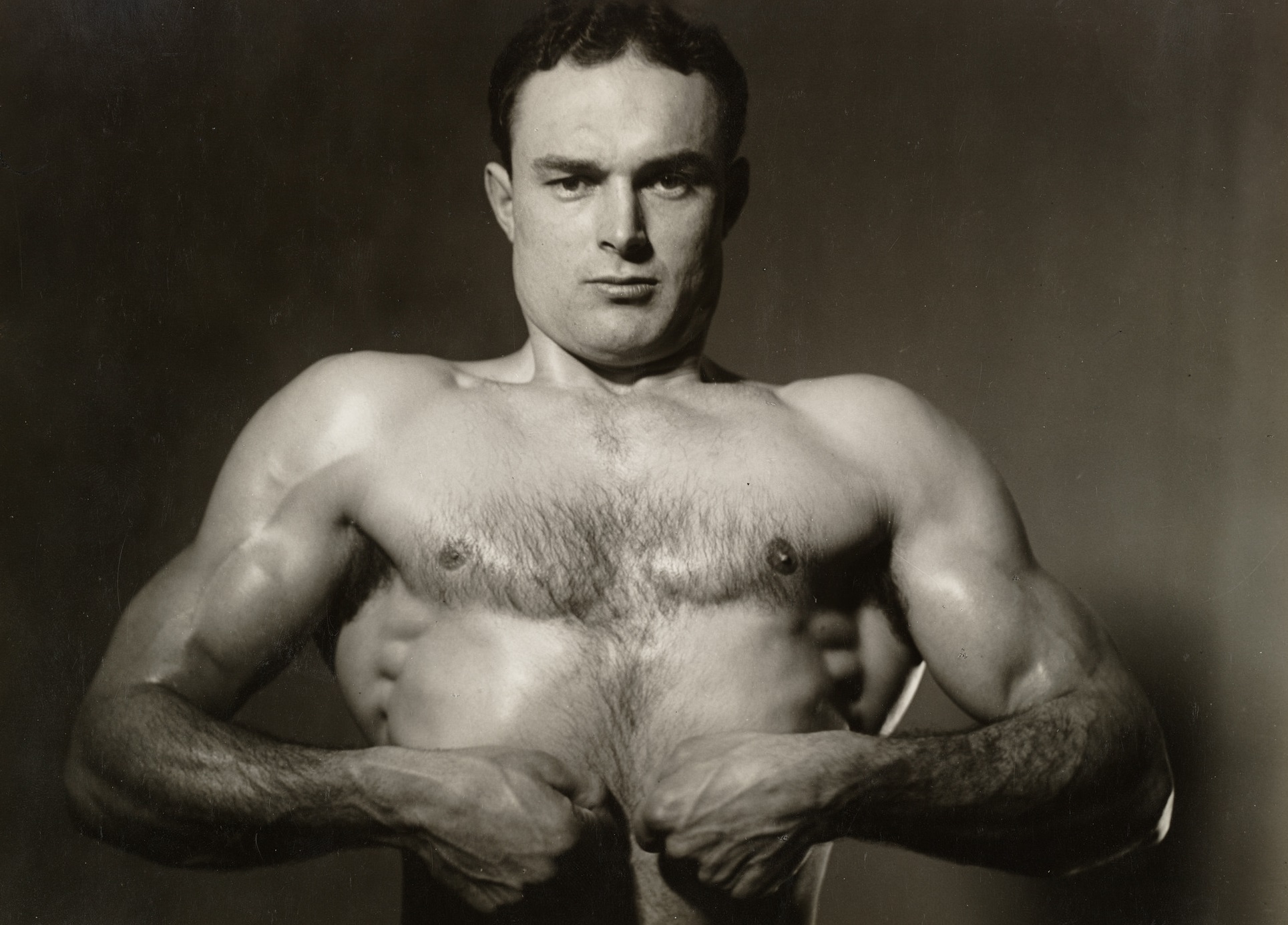Heinrich Iffland, Harry Tilgmann, sarjasta Bodybuilding, 1933. Hopeagelatiinivedos. Otavan kokoelma / Suomen valokuvataiteen museo. D2015:62/229