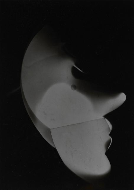 László Moholy-Nagy: Untitled (Self-portrait), 1926. Photogram, brom gelatin silver print. Museum Folkwang.