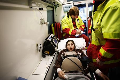 Mihaela Stoica on her way to give birth to her first child at the Women’s Hospital in Helsinki in February 2008. Photo: Heidi Piiroinen