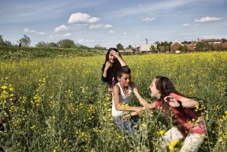 Angelica och Printesa Moldovan samt Remus tävlade på ängen i hembyn Cetatea de Balta i maj 2015. Foto: Heidi Piiroinen