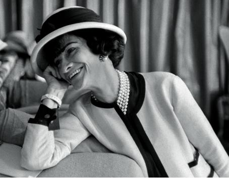 Coco Chanel on her sitting room sofa, Paris, 1962 ©Douglas Kirkland/Photo Op