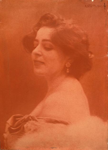 Alfred Nybom: Baronin von Schindler, 1903 / Suomen valokuvataiteen museon kokoelma